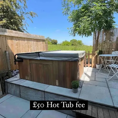 Bay Cottage, Hot Tub Snitterfield Exterior photo