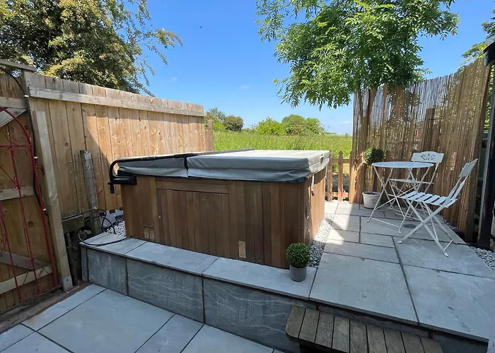Bay Cottage, Hot Tub